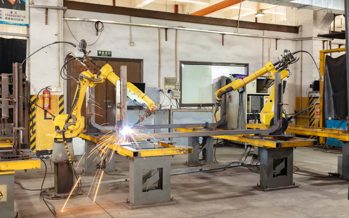 02 Factory Sec3 Dual Robotic Welding 1